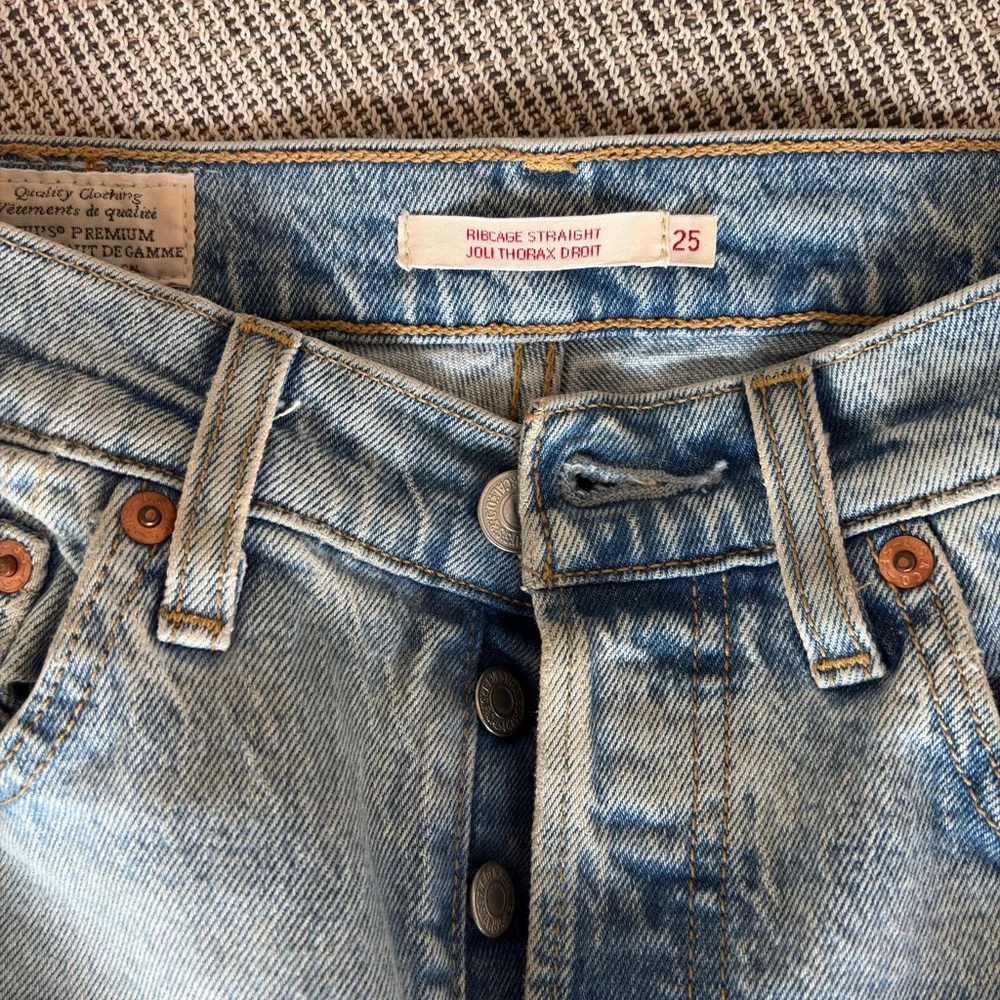 Levi’s Ribcage Straight - Picture 2 of 6
